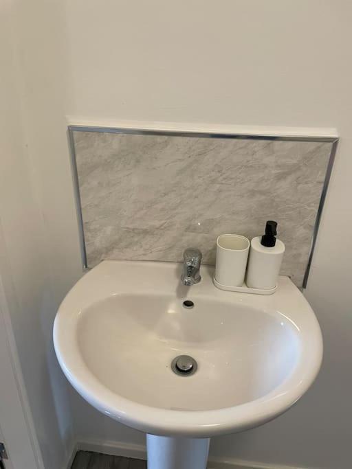 Lovely 1 Bedroom Studio Apartment - 梅瑟蒂德菲尔 外观 照片