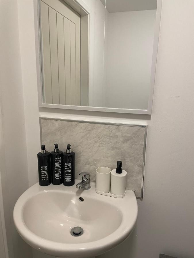 Lovely 1 Bedroom Studio Apartment - 梅瑟蒂德菲尔 外观 照片